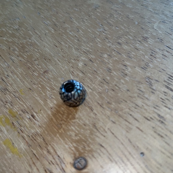 PANDORA peace sign charm - Picture 2 of 2